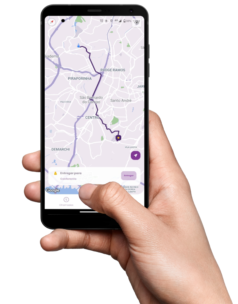 Mão segurando celular com mapa